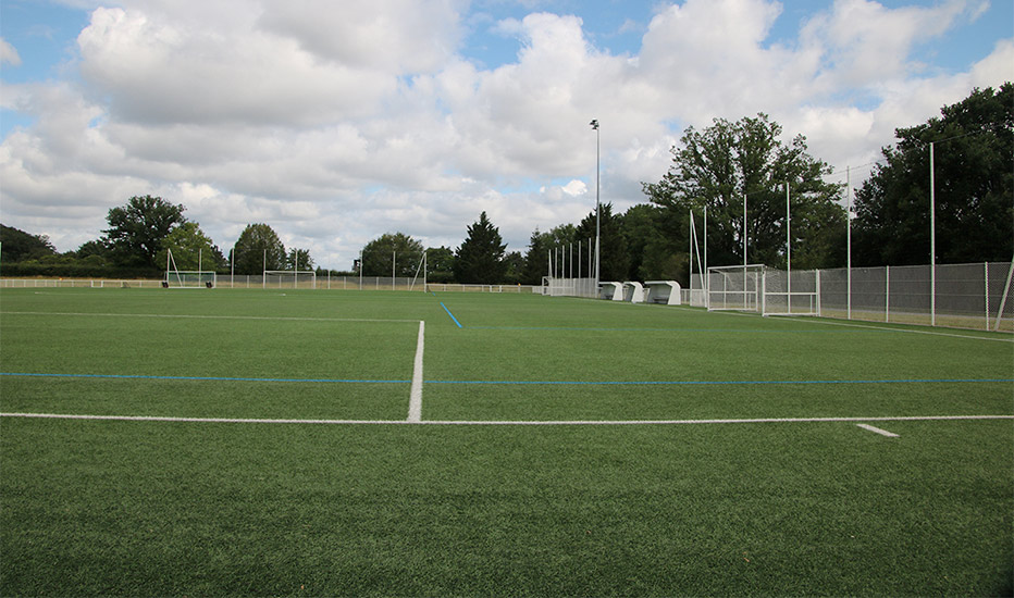 Terrain synthétique du stade du Breuil pour la création du site internet du Chambray FC