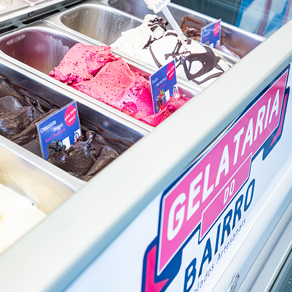 Congélateur à glace vitré pour la création du site vitrine de la Gelataria do Bairro